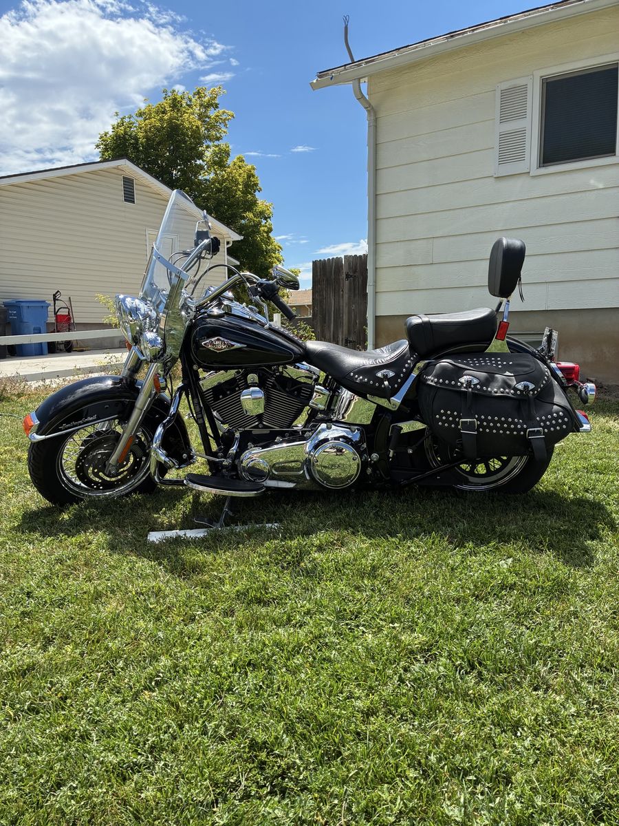 Harley-Davidson Motorcycle Cruiser Black with Windshield and Saddlebags