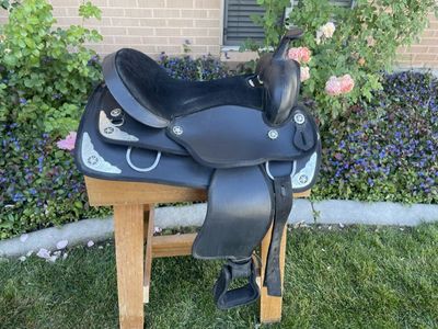Western saddle (wide tree) 17"