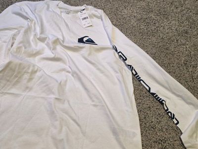 Quiksilver Men's White Long Sleeve T-Shirt Size XL with Sleeve Graphic AQYZT10398