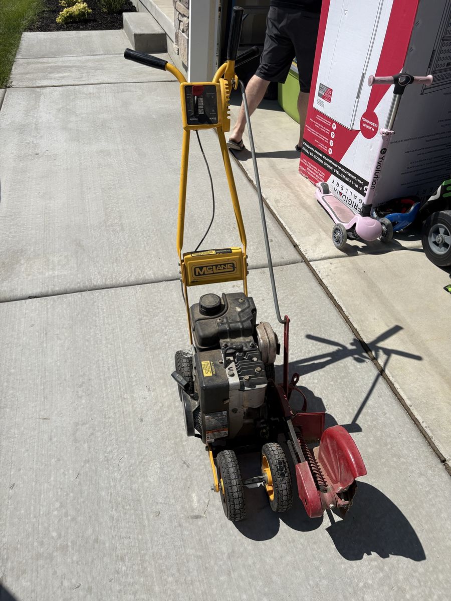 McLane Gas Powered Lawn Edger with 3.5 HP Briggs & Stratton Engine