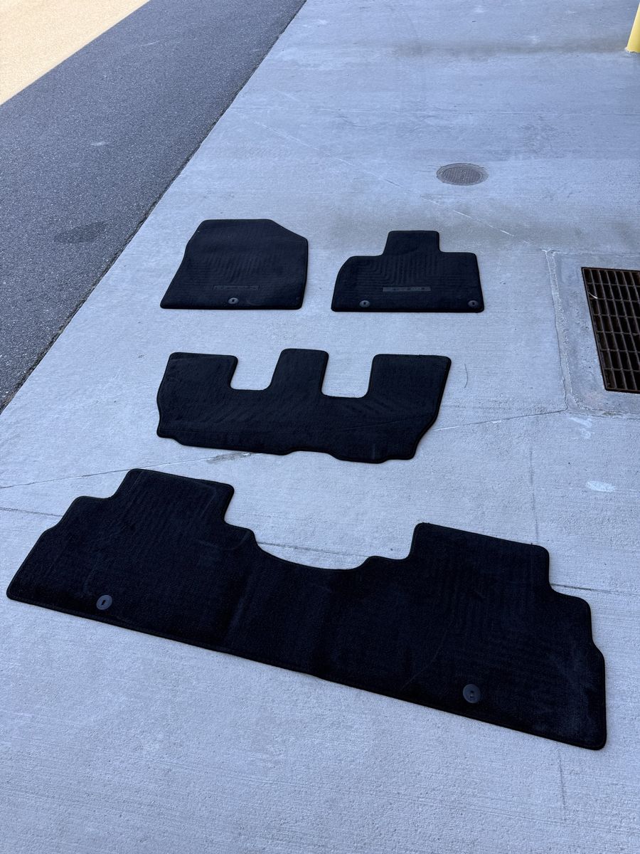 OEM Floor Mats Kia Telluride