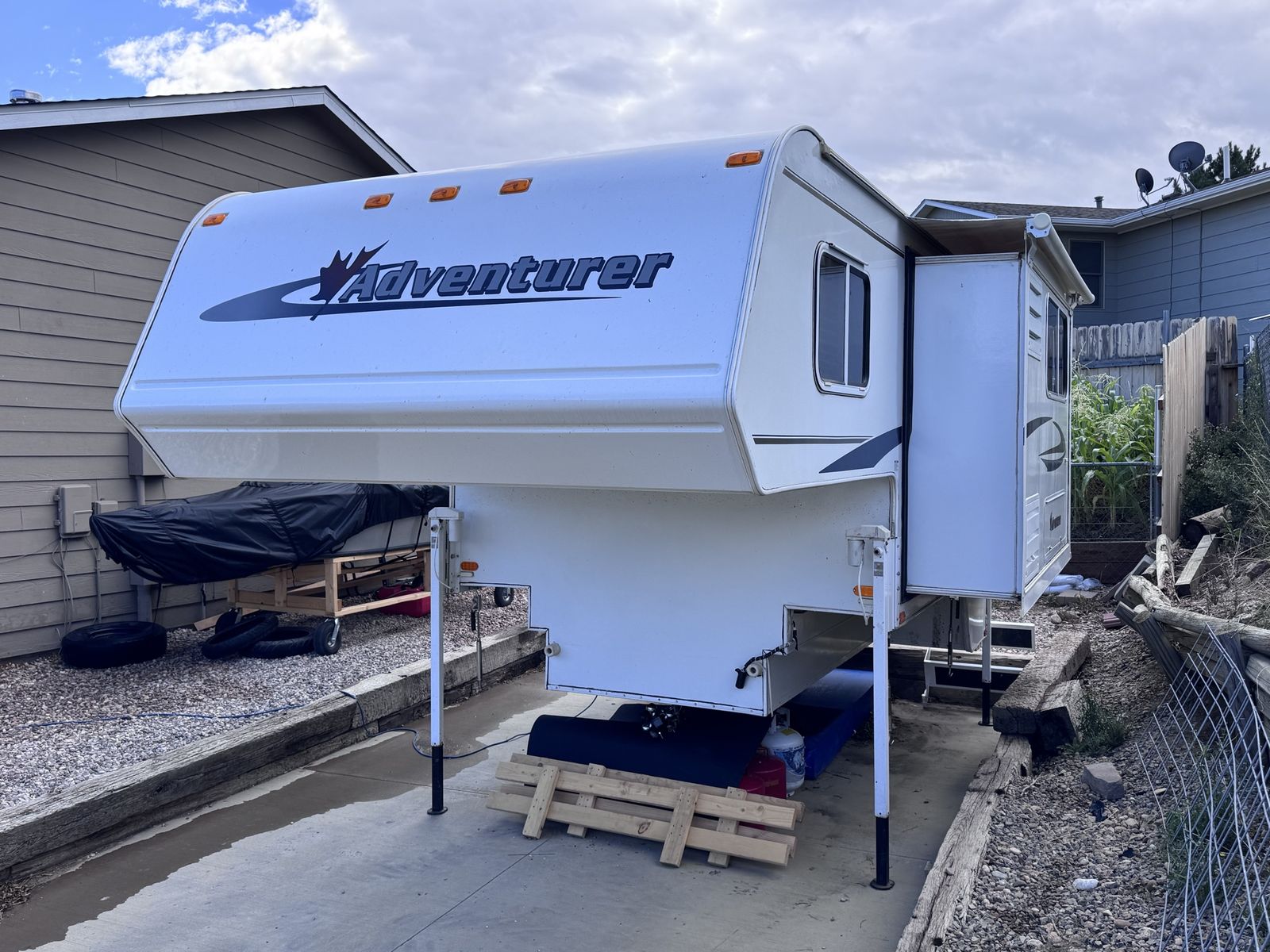 2007 Adventurer Truck Camper - 836sbs