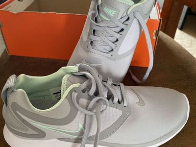 Nike Lunarsolo Size 9