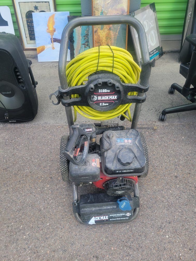 Black Max 3100 PSI 2.5 GPM Gas Pressure Washer with Hose & Wand