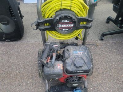 Black Max 3100 PSI 2.5 GPM Gas Pressure Washer with Hose & Wand