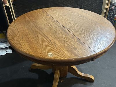 Round Wood Pedestal Dining Table