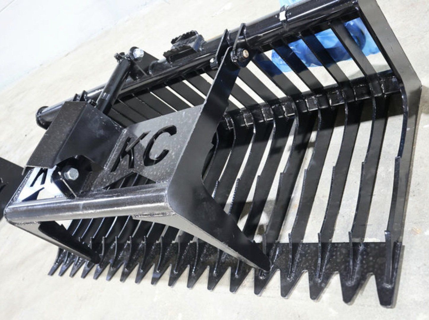 Main image 6