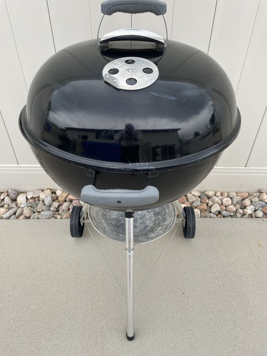Weber Original Kettle 22-inch Charcoal Grill - Black