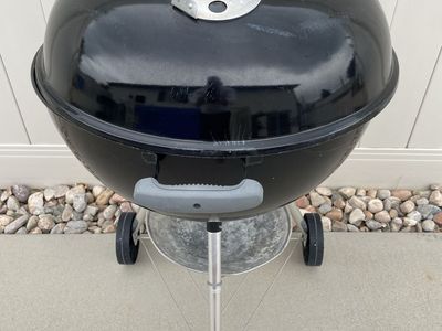 Weber Original Kettle 22-inch Charcoal Grill - Black