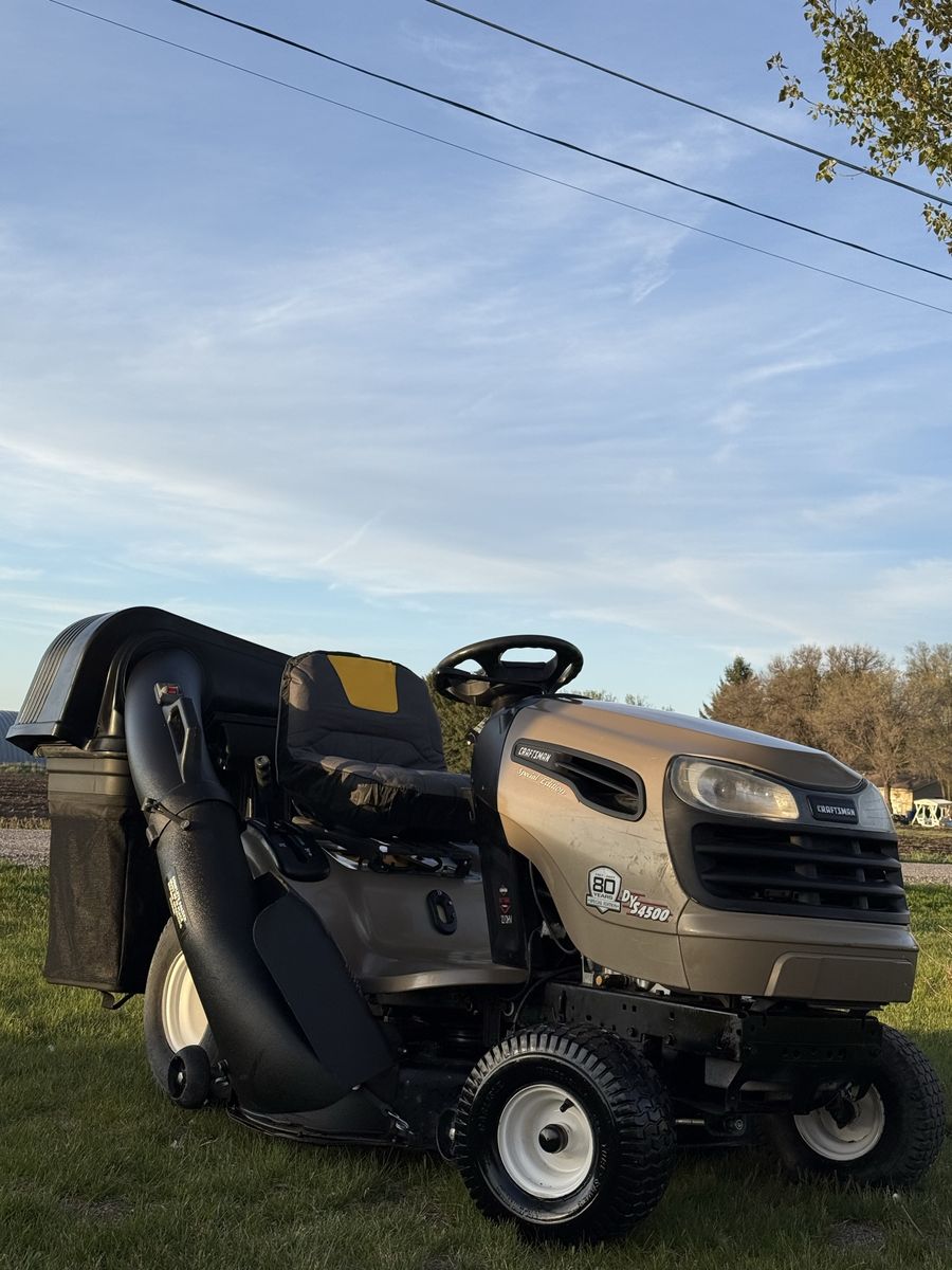 Craftsman DY4500 Riding Lawn Mower w/ Bagger