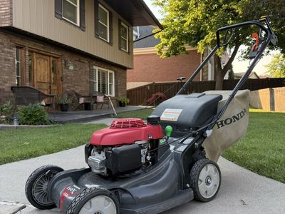 Honda HRX217HYA – Premium Self-Propelled Lawnmower