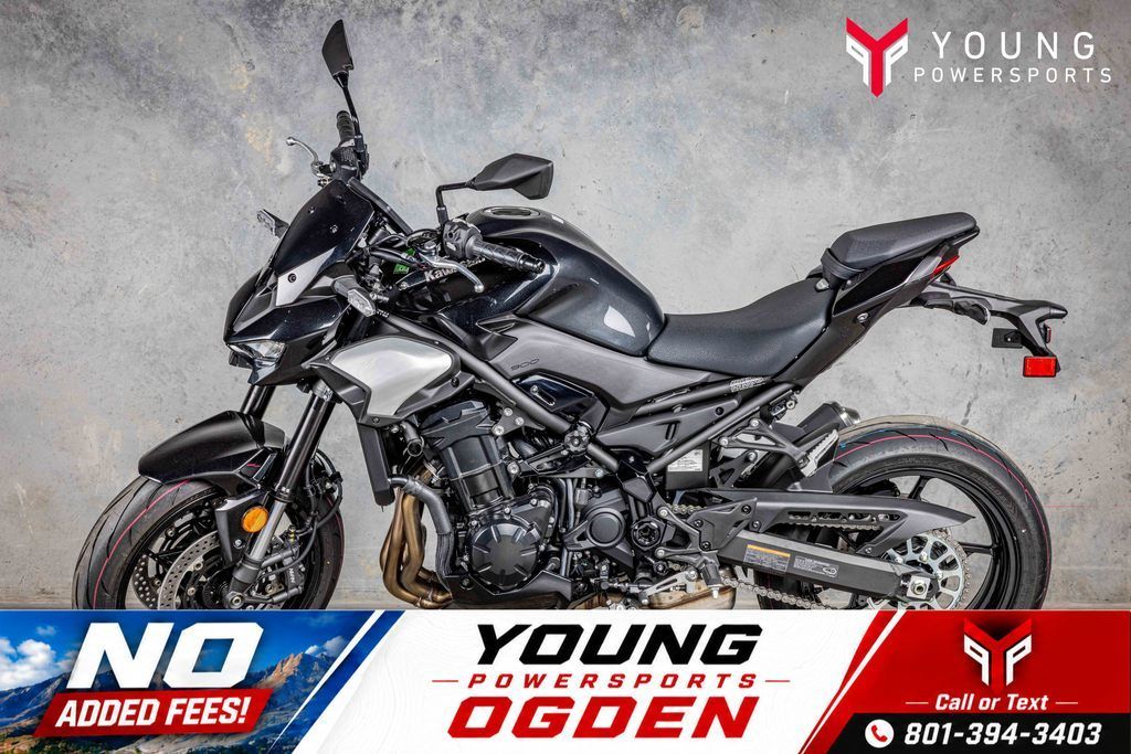 2025 Kawasaki Z900 ABS Metallic Spark Black/Metallic Carbon Gray