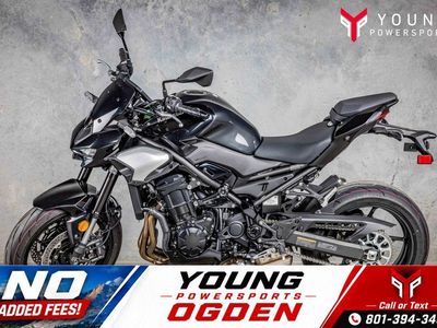 2025 Kawasaki Z900 ABS Metallic Spark Black/Metallic Carbon Gray