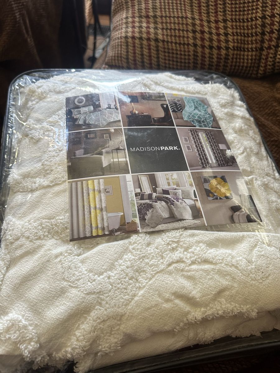 Madison Park cream Bohemian Tufted Shag Throw Blanket - New