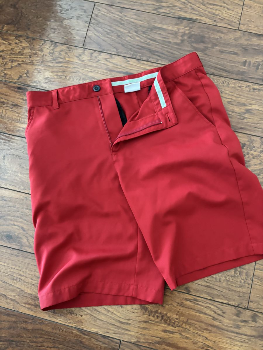Izod Men's Shorts Size 34 Red Golf