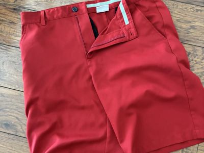 Izod Men's Shorts Size 34 Red Golf