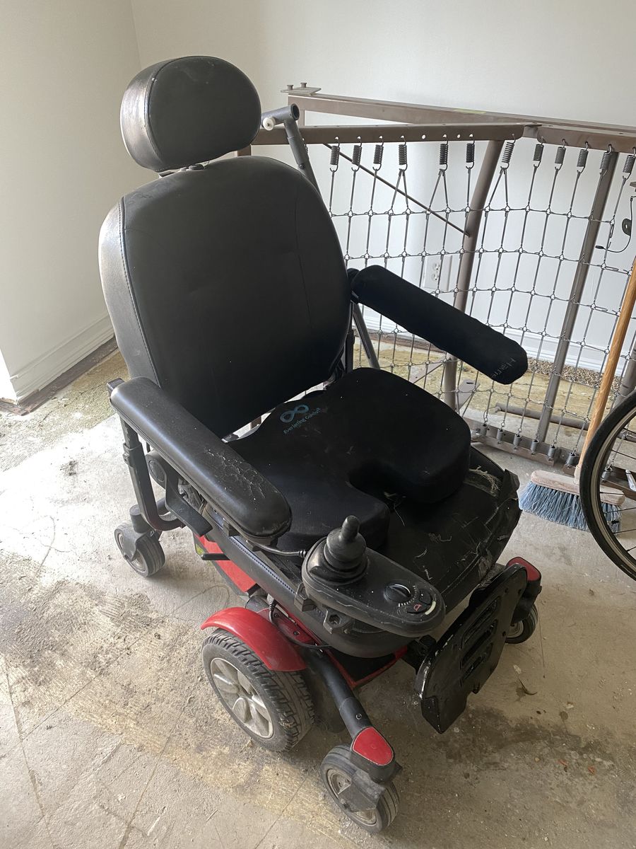 Jazzy Electric Wherlchair With Power Cord