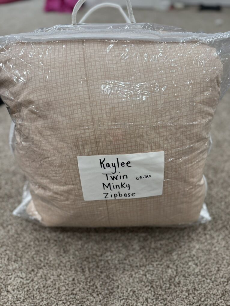 Beddys TWIN Kaylee Minky Zipbase Damaged