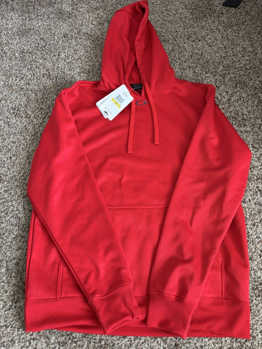 OAKLEY RED HOODIE NWT- SIZE M
