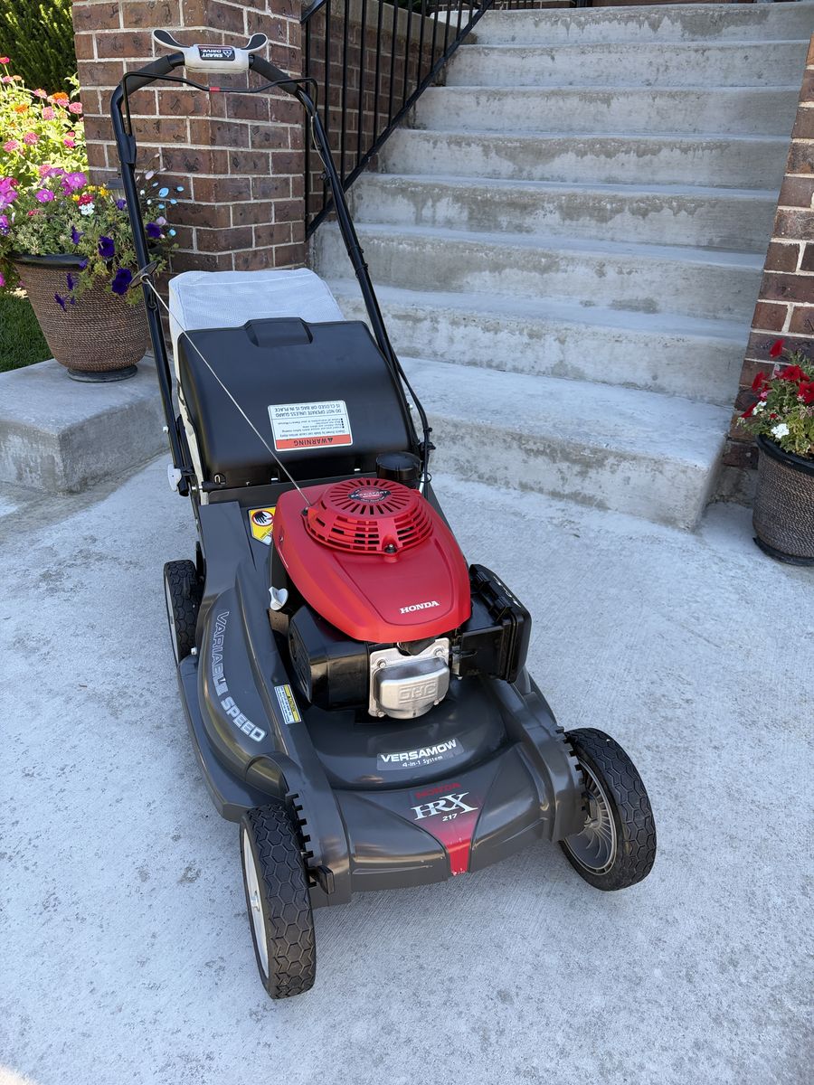 Honda HRX217 Self-Propelled Mower with Versamow — Mint Condition