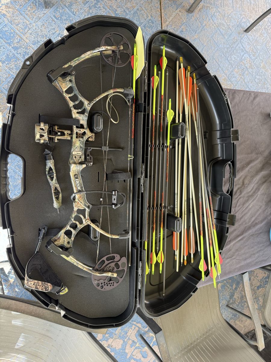 Compound Bow Set + Arrows + Morrell Yellow Jacket Target