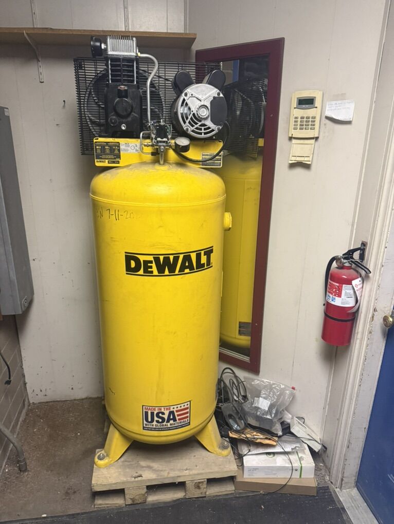 60 Gallon Dewalt Aircompressor