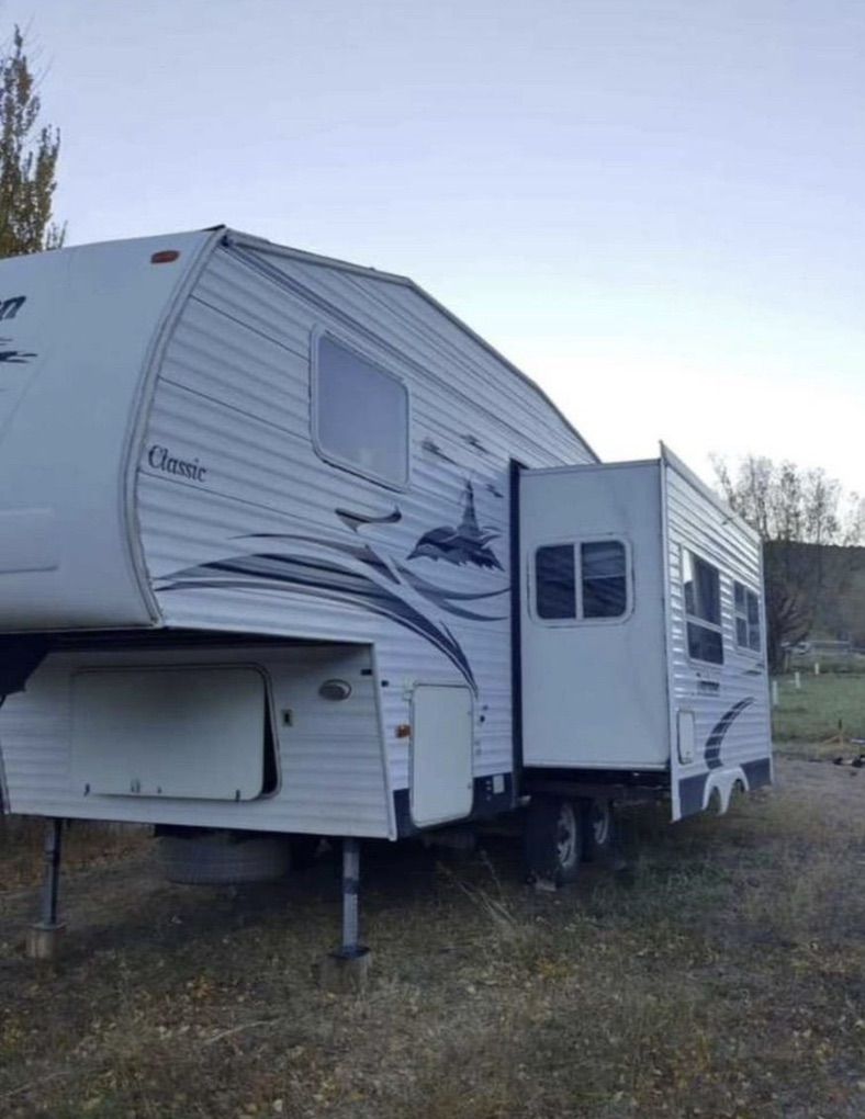 2005 Dutchman Fifth Wheel RV