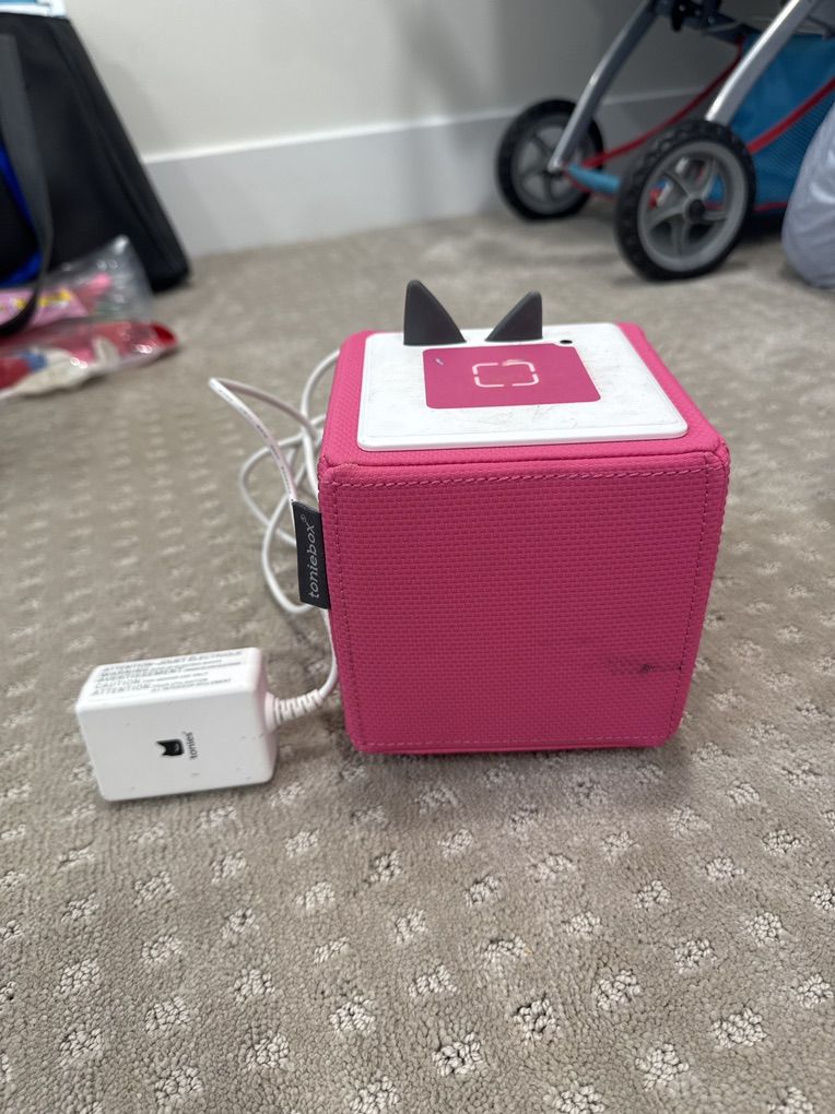 Toniebox Audio Player With 11 Tonies