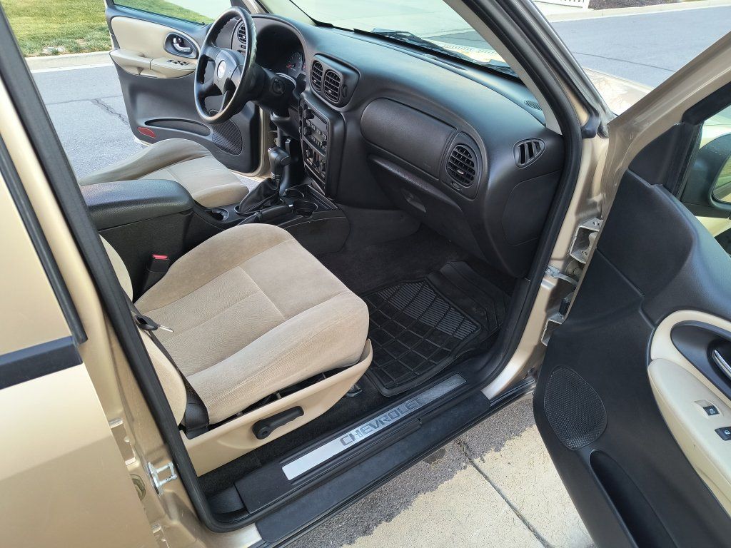 Main image 12