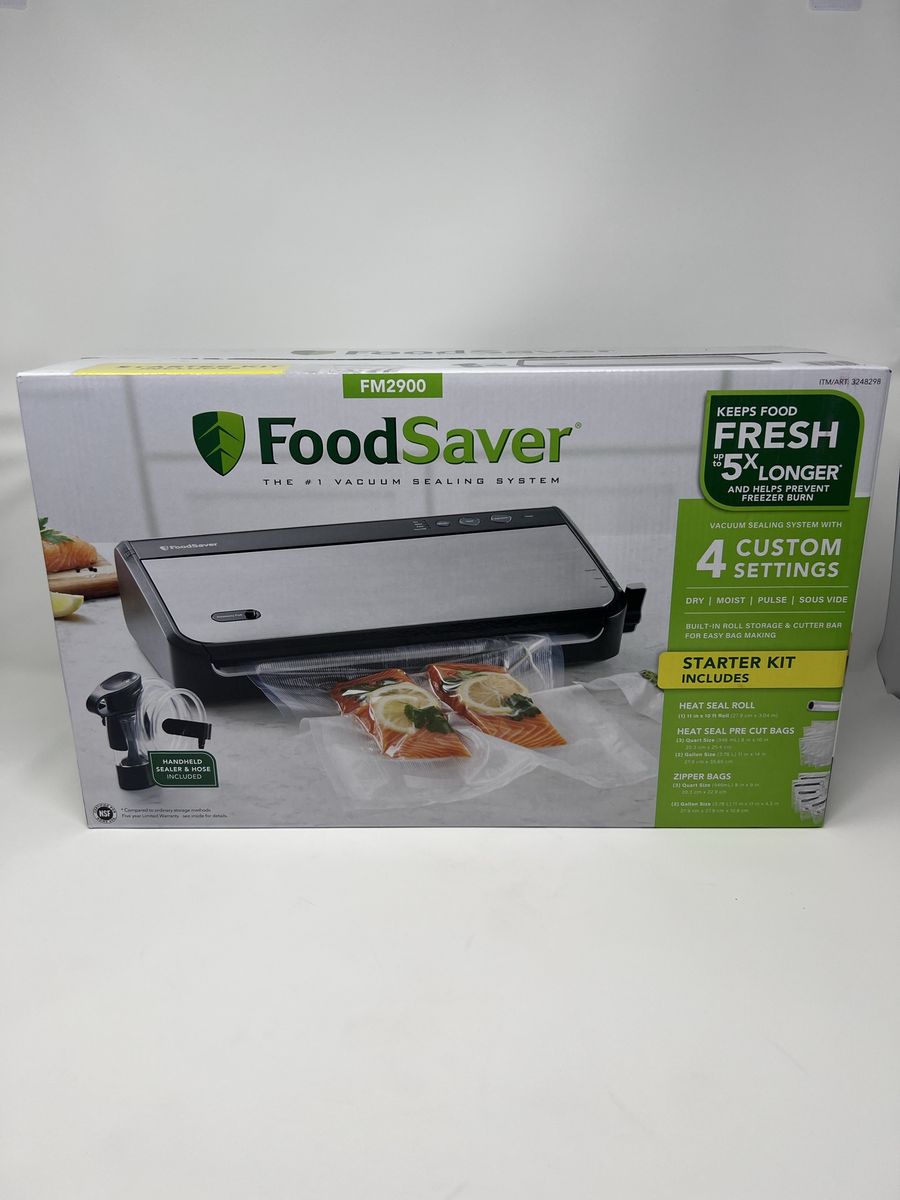 FoodSaver FM2900 Vacuum Sealing System with Starter Kit NEW