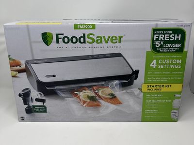 FoodSaver FM2900 Vacuum Sealing System with Starter Kit NEW