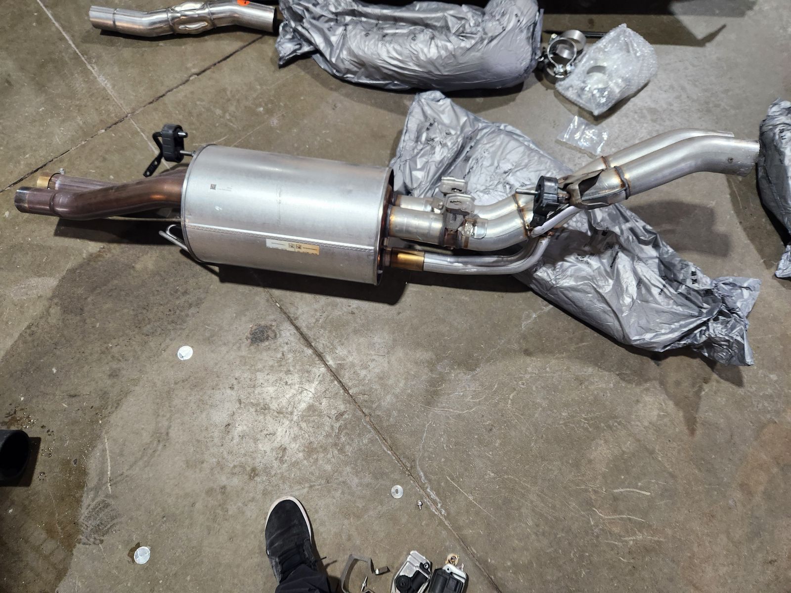 2025 Ford raptor 3.5 v6 exhaust (mid section) oem