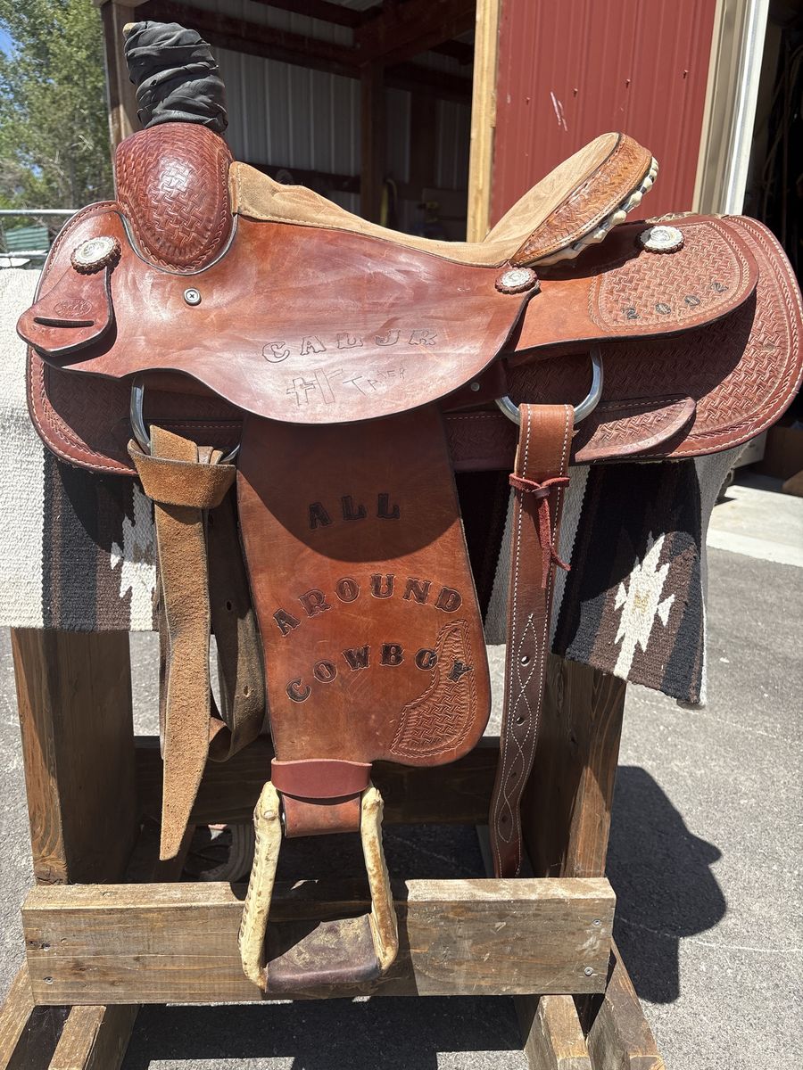 Corriente roping saddle