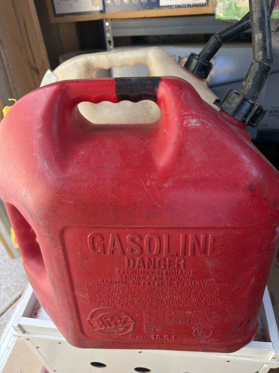 Blitz Plastic Gasoline Cans, 5-Gallon, with spout