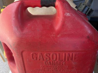 Blitz Plastic Gasoline Cans, 5-Gallon, with spout