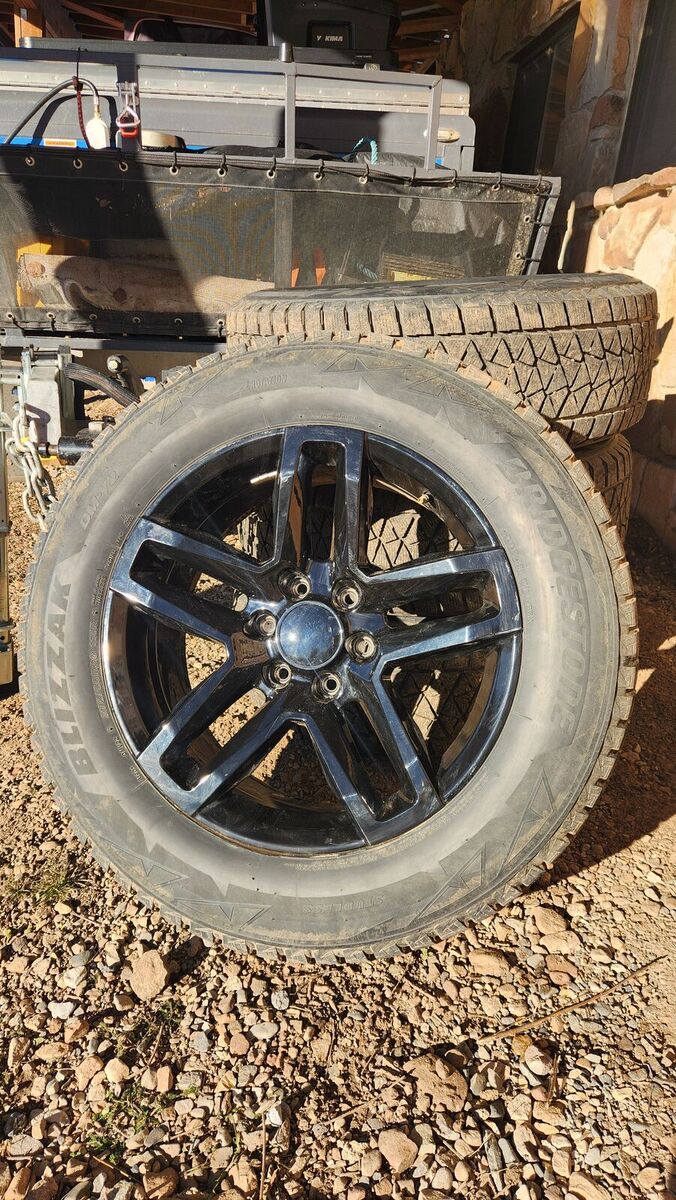 LIKE NEW Set of 4 Bridgestone Blizzak DM-V2 (275/60R20 115R) Snow Tires & Wheels (20 X9 6-139.70 27)