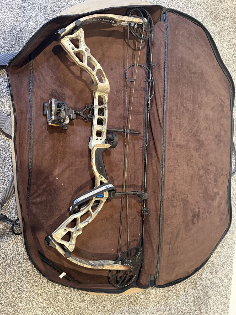 Diamond Archery Outlaw Compound Hunting Bow with Sight and Soft Storage Case