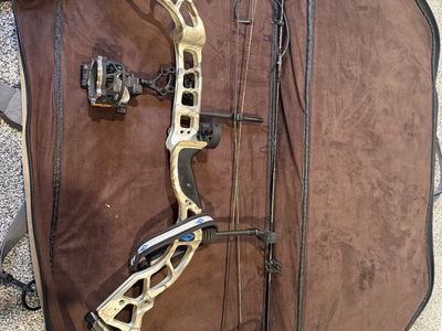 Diamond Archery Outlaw Compound Hunting Bow with Sight and Soft Storage Case