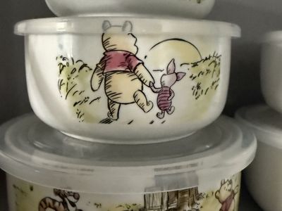 Disney Winnie Pooh storage bowls with lids. 5 pieces