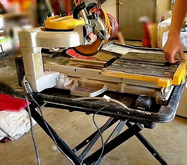 DEWALT D24000 10" Wet Tile Saw with Folding Stand – Tested