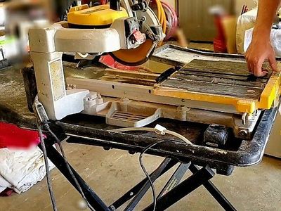 DEWALT D24000 10" Wet Tile Saw with Folding Stand – Tested