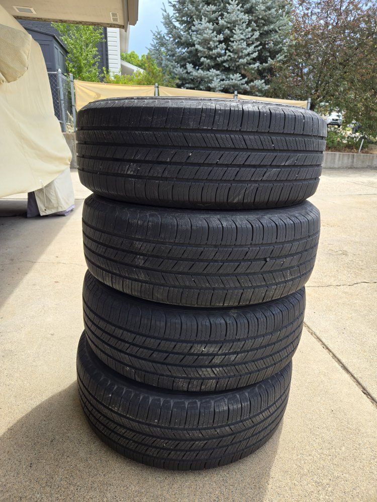 Michelin Defenders Tires 225/60R17
