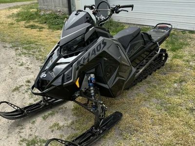 2022 Polaris 850 khaos 916 miles!!