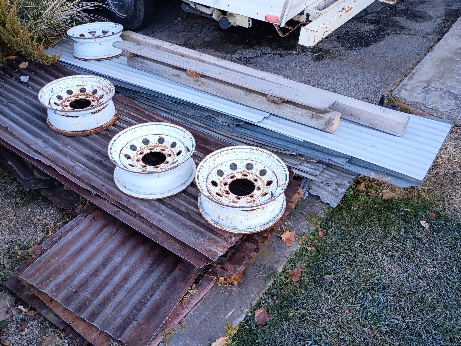 Rustic and new galvanized metal roof sheets (can deliver)