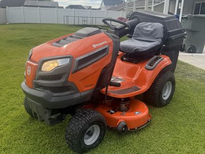 Husqvarna Riding Lawnmower w/ Bagger