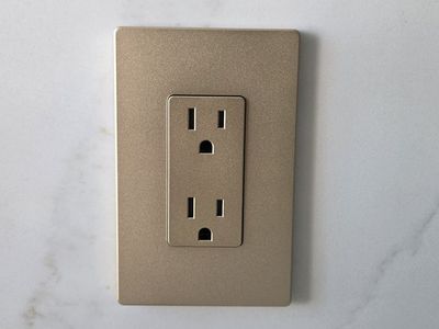 5 x (FIVE) LIDER LR15-TR-GDSWP Tamper-Resistant Decorator Duplex Receptacle Gold