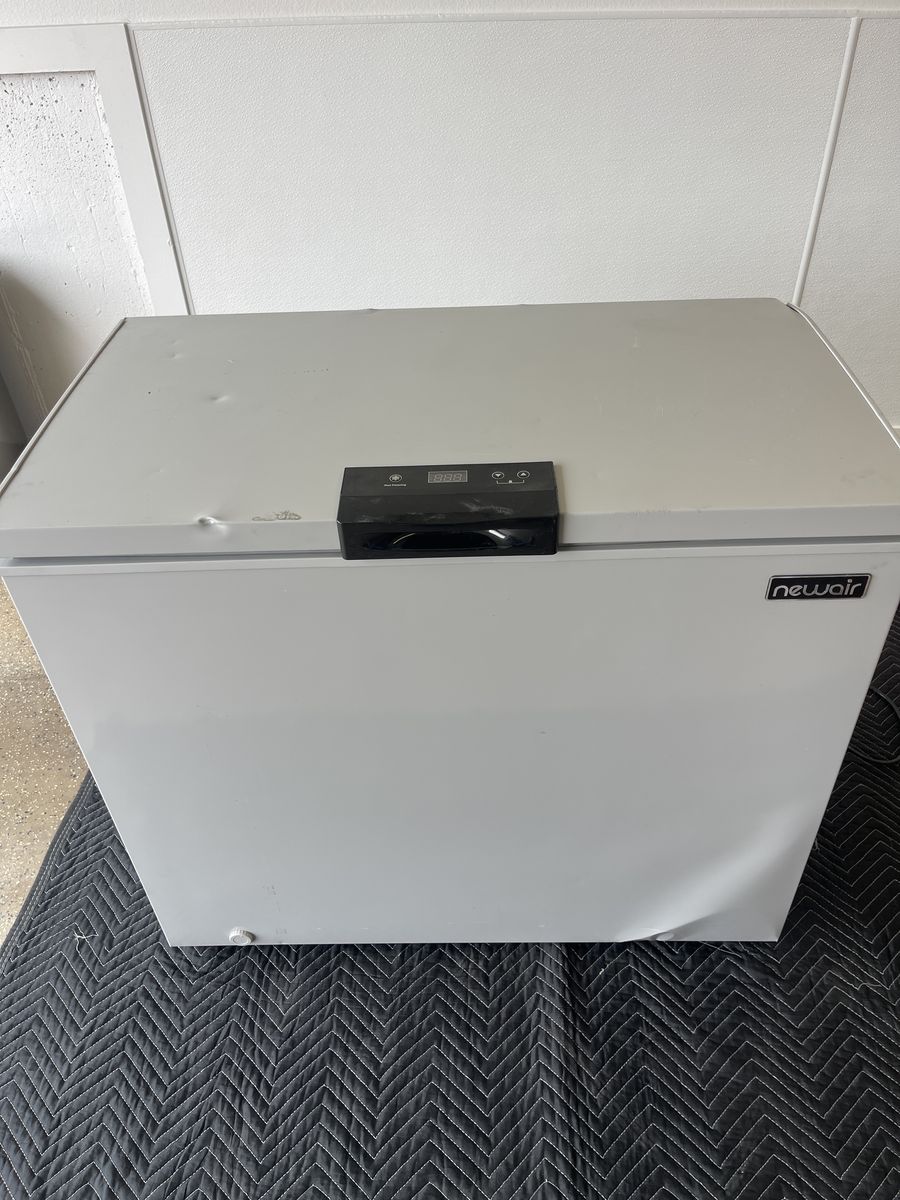 Newair 6.7 Cu. Ft. Chest Freezer