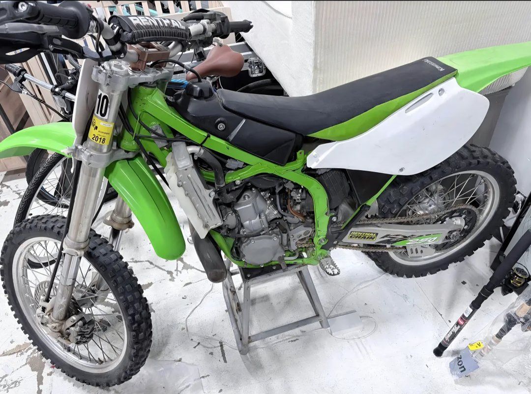 2001 Kawasaki KX 250 2 stroke. The engine is brand new rebuilt with paper work prof.
