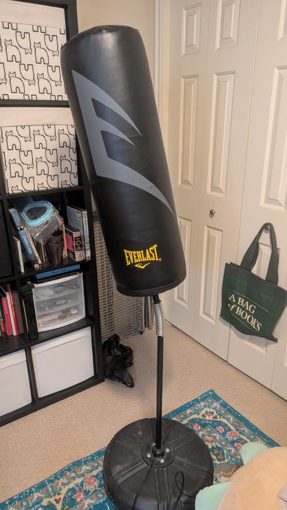 Everlast Cardio Fitness Freestanding Heavy Training Punching Bag (1500004)
