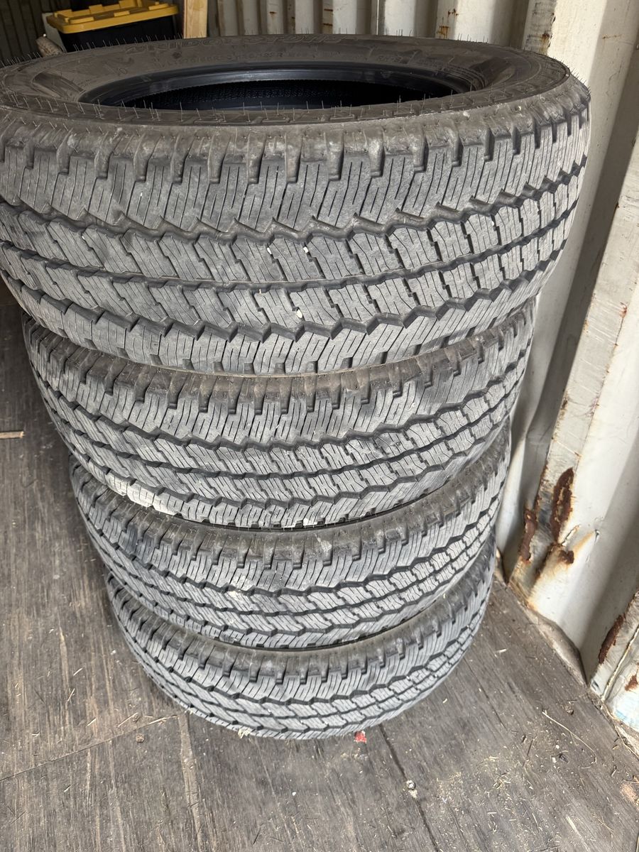Set of 4 Bridgestone Dueler A/T 275/65R20 Tires - F350 Take-offs, Less than 500 Miles